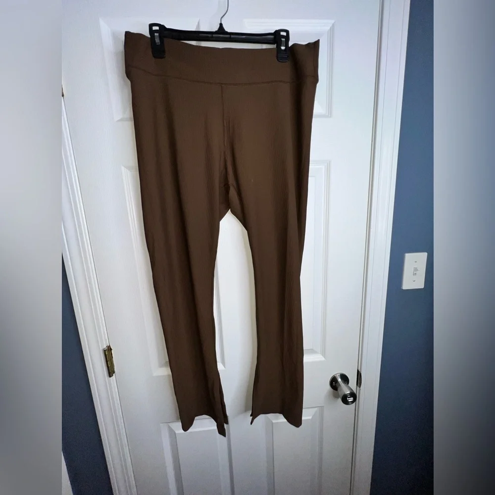 Old Navy Petites X Large Extra High Waist PowerSoft Rib Knit Flare Legging XLP - Picture 3 of 13